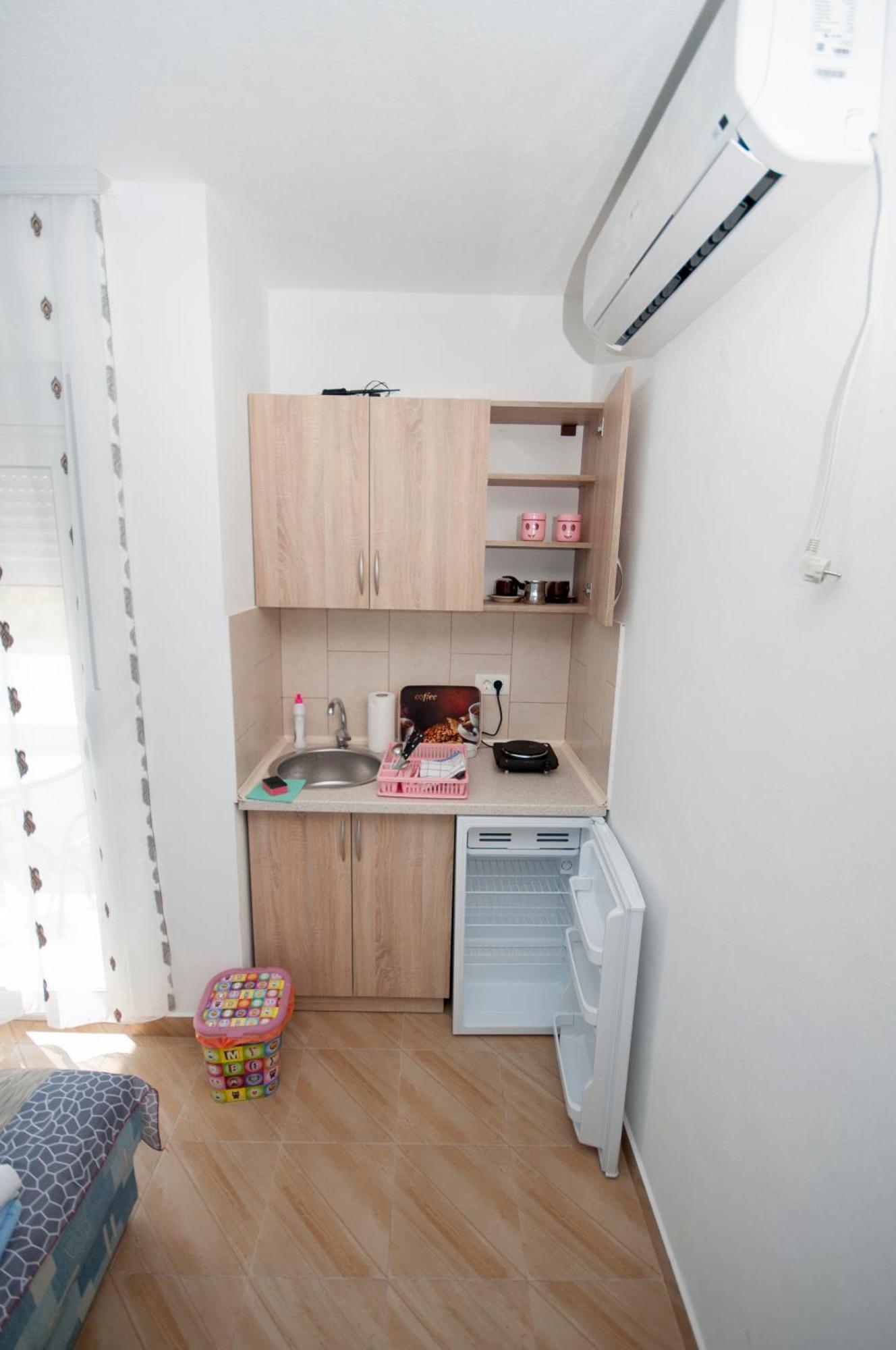 Studio Apartments Tea Sutomore Exteriör bild